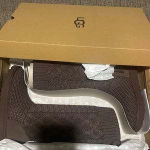 Chocolate cable knit Ugg boots